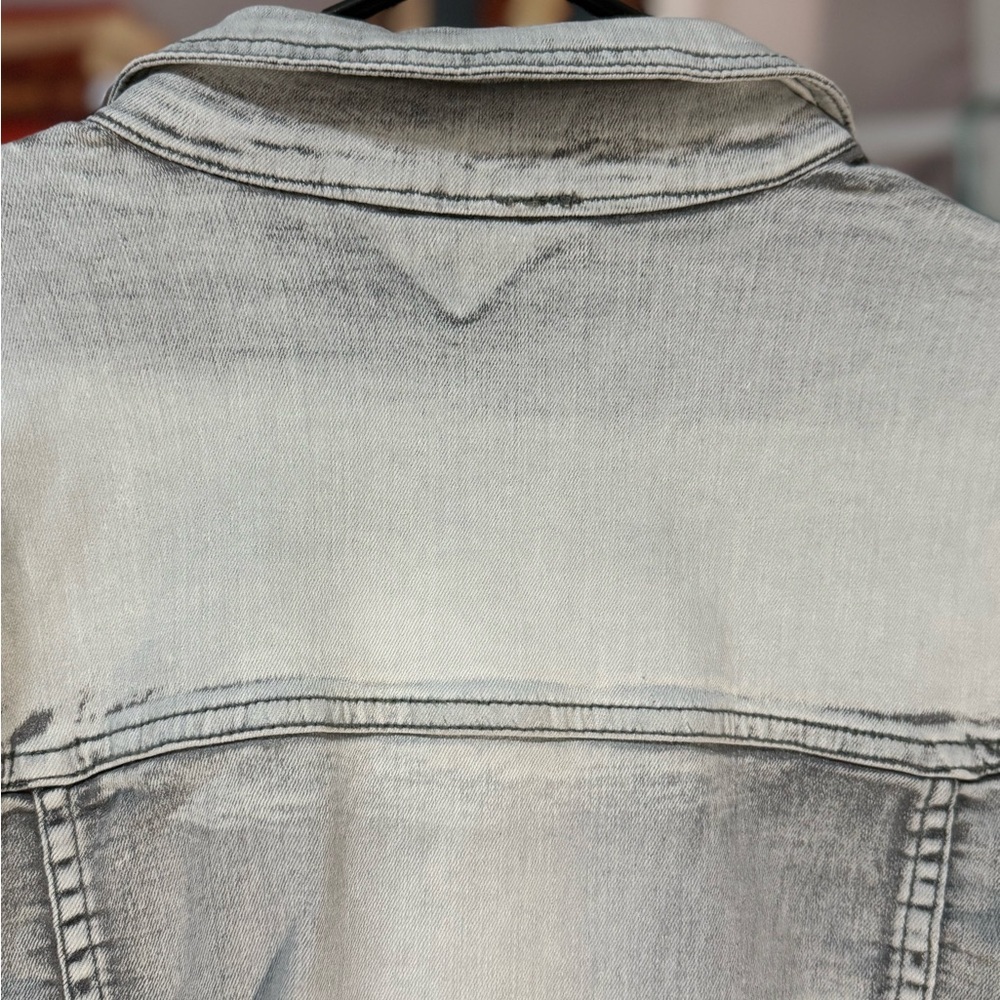 From Buckle Men's/women’s Distressed Denim Jacket- sold at Buckle- stretchy - Picture 10 of 13